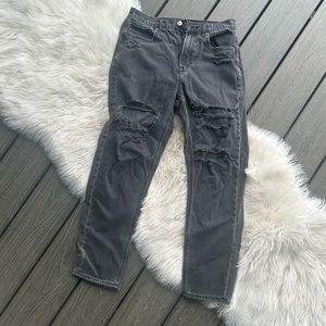 American Eagle size 6 distressed mom jean, gray